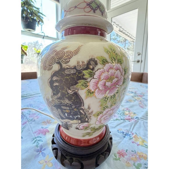 Vintage Chinoiserie 12" Porcelain Ginger Jar Lamp Hand-Painted Foo Dogs & Peonie - Picture 2 of 16